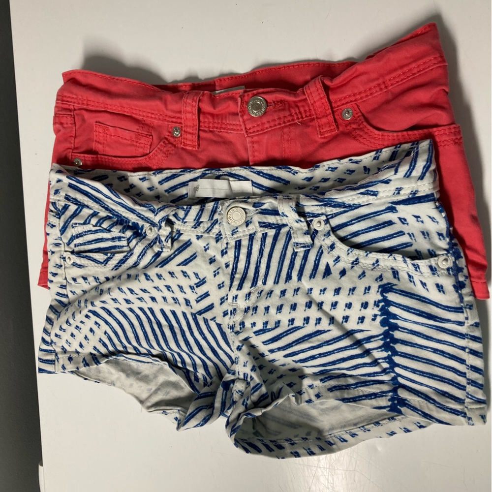 Two pairs of Levi short shorts size 28